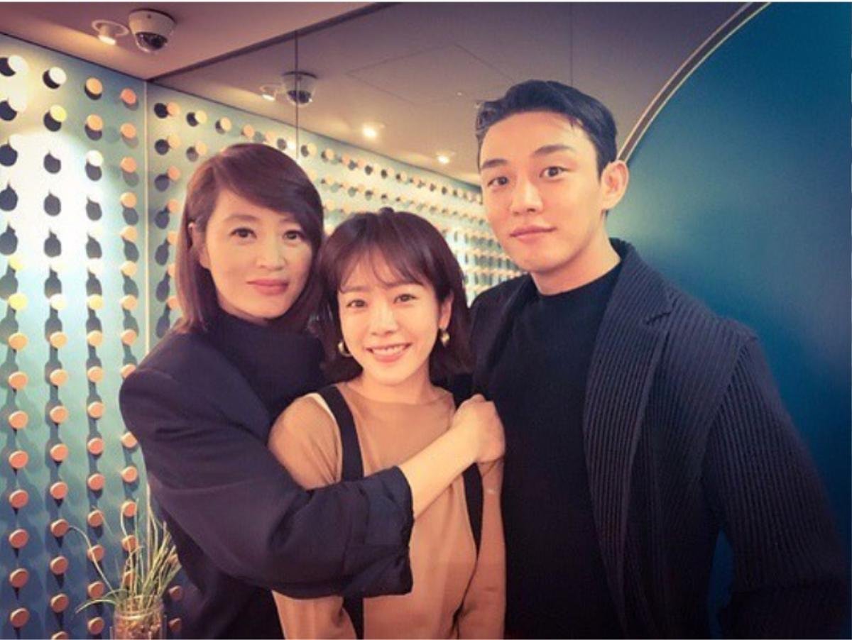 Sự kiện phim 'Default': Han Ji Min bí mật xuất hiện khiến Yoo Ah In ngại ngùng, Kim Hye Soo ôm chầm vì hạnh phúc Ảnh 21