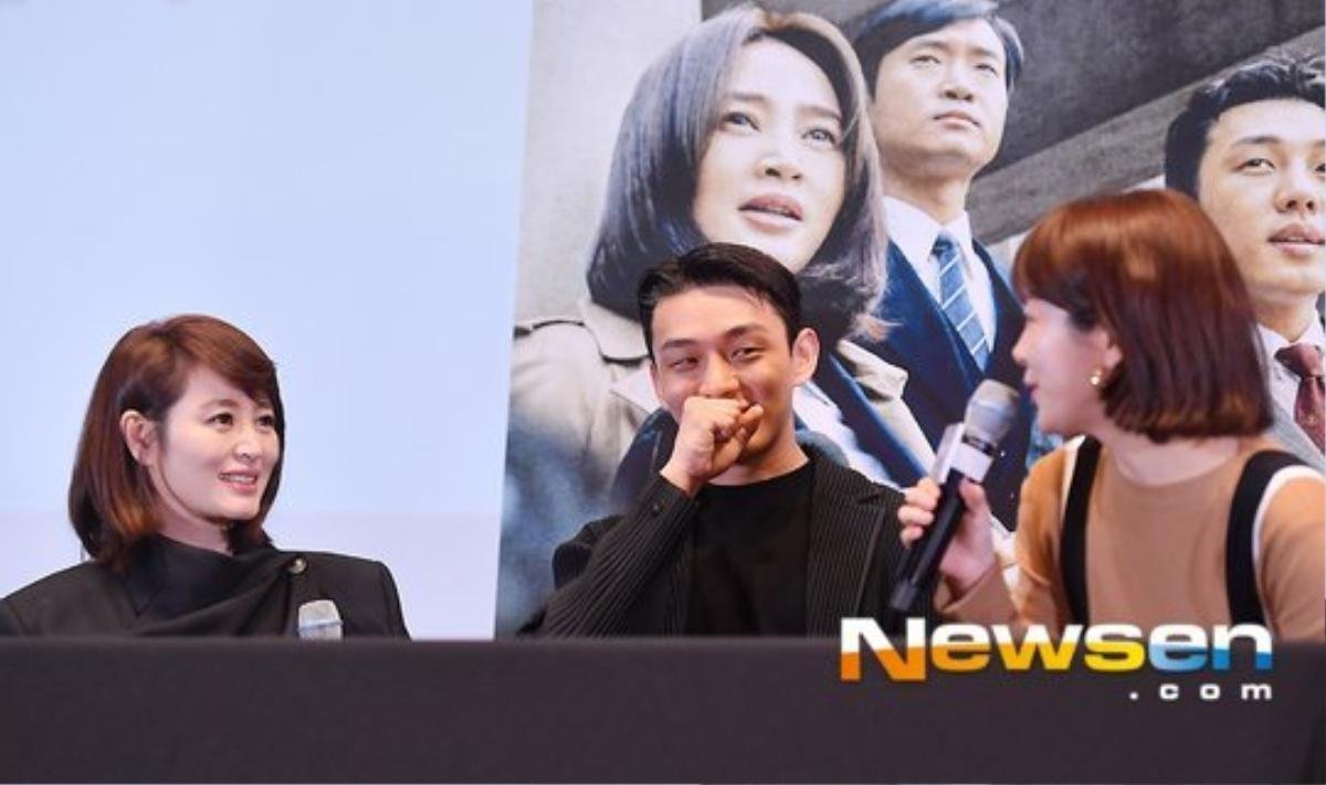 Sự kiện phim 'Default': Han Ji Min bí mật xuất hiện khiến Yoo Ah In ngại ngùng, Kim Hye Soo ôm chầm vì hạnh phúc Ảnh 18