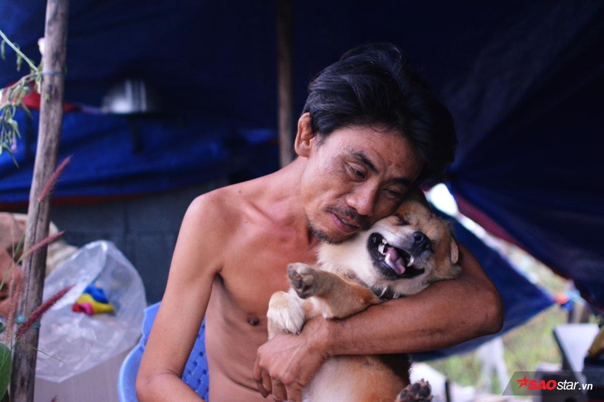 Chú chó mù may mắn trở về với anh đánh giày câm: 'O mừng lắm, còn tổ chức lễ thành hôn cho chúng nó' Ảnh 3