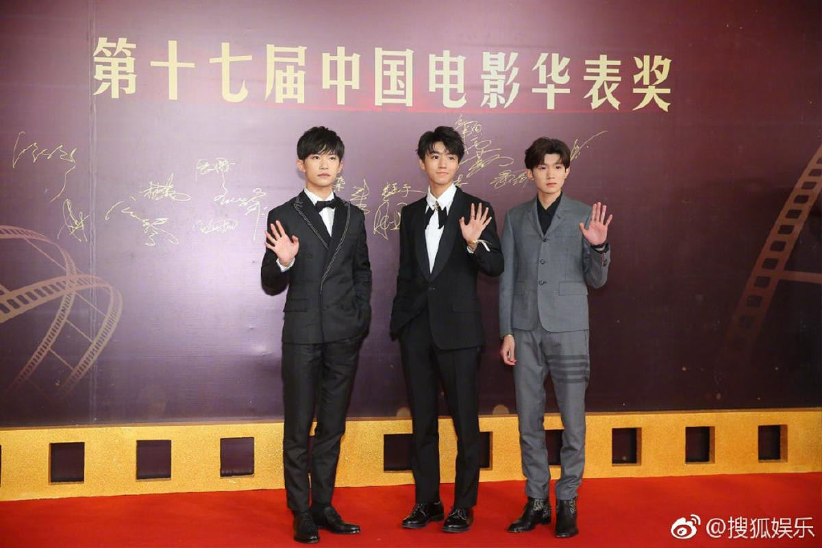 TFBOYS, Đường Yên cùng Lý Băng Băng, Đồng Lệ Á và loạt sao C-biz đổ bộ hảm đỏ 'Giải Hoa Biểu 2018' Ảnh 1