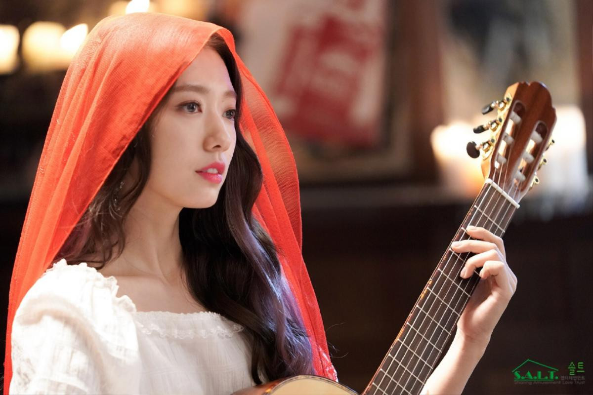 'Memories of the Alhambra': Mê mẩn  với Park Shin Hye quyến rũ, bí ẩn trong tạo hình nhân vật game Ảnh 7