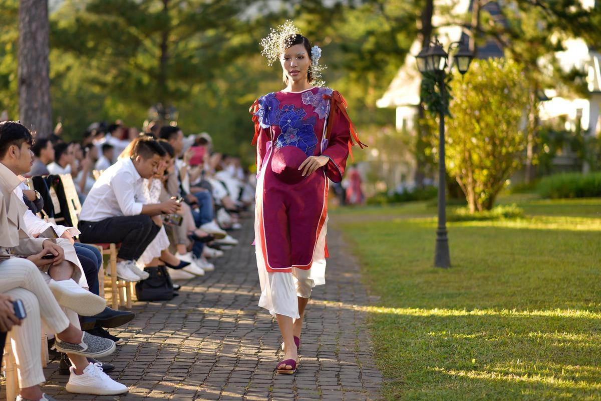 Nam Em tái xuất sau trầm cảm, nhảy múa tưng bừng trên sàn catwalk Ảnh 14