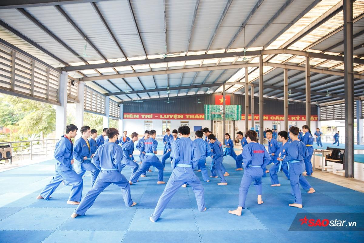 Từ vụ nữ sinh đánh bại cướp nhờ võ VoVinam, tìm hiểu ngay những chiêu võ tuyệt kỹ này được dạy ở Đại học FPT Ảnh 2