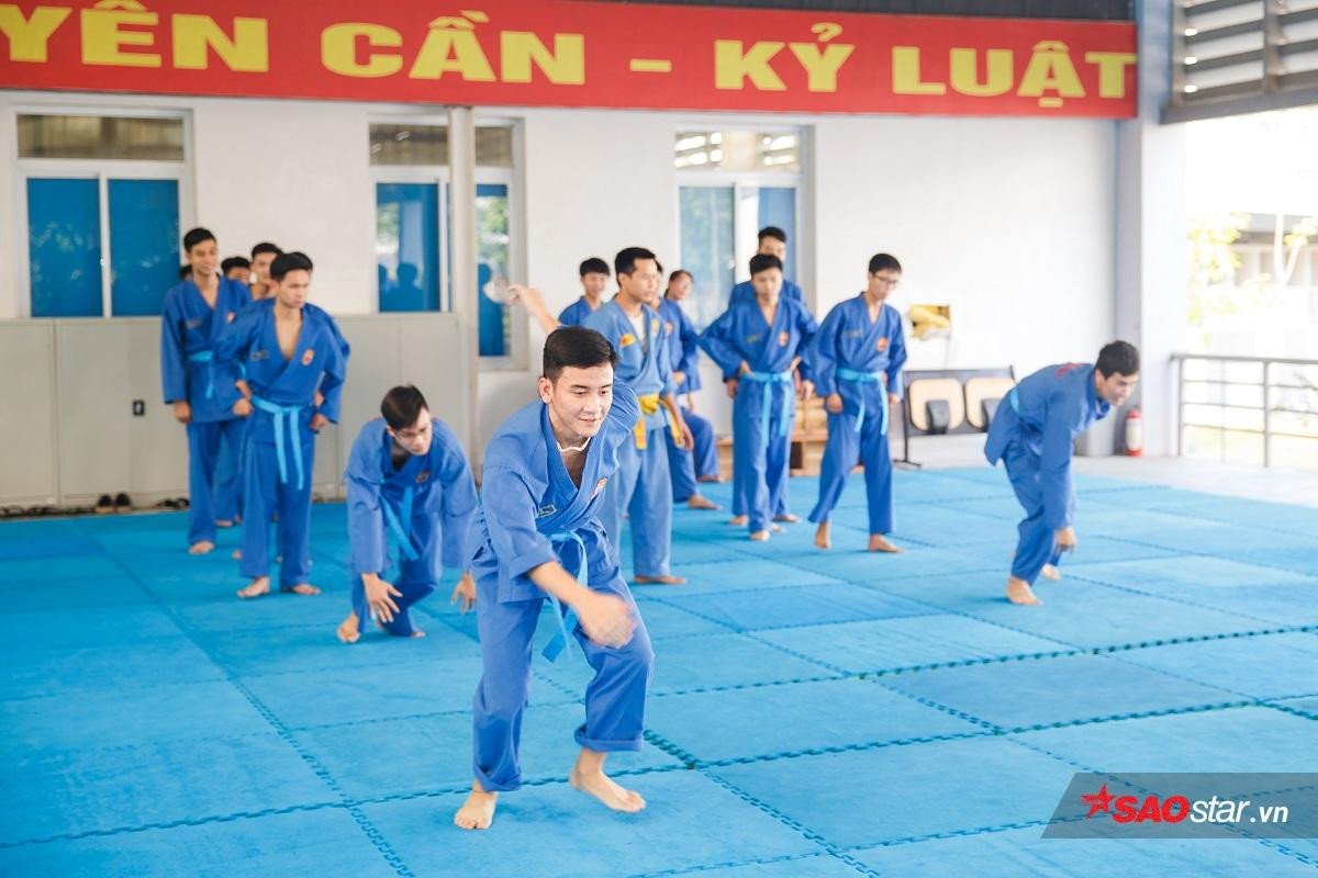 Từ vụ nữ sinh đánh bại cướp nhờ võ VoVinam, tìm hiểu ngay những chiêu võ tuyệt kỹ này được dạy ở Đại học FPT Ảnh 3