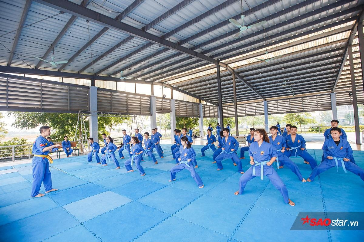 Từ vụ nữ sinh đánh bại cướp nhờ võ VoVinam, tìm hiểu ngay những chiêu võ tuyệt kỹ này được dạy ở Đại học FPT Ảnh 5