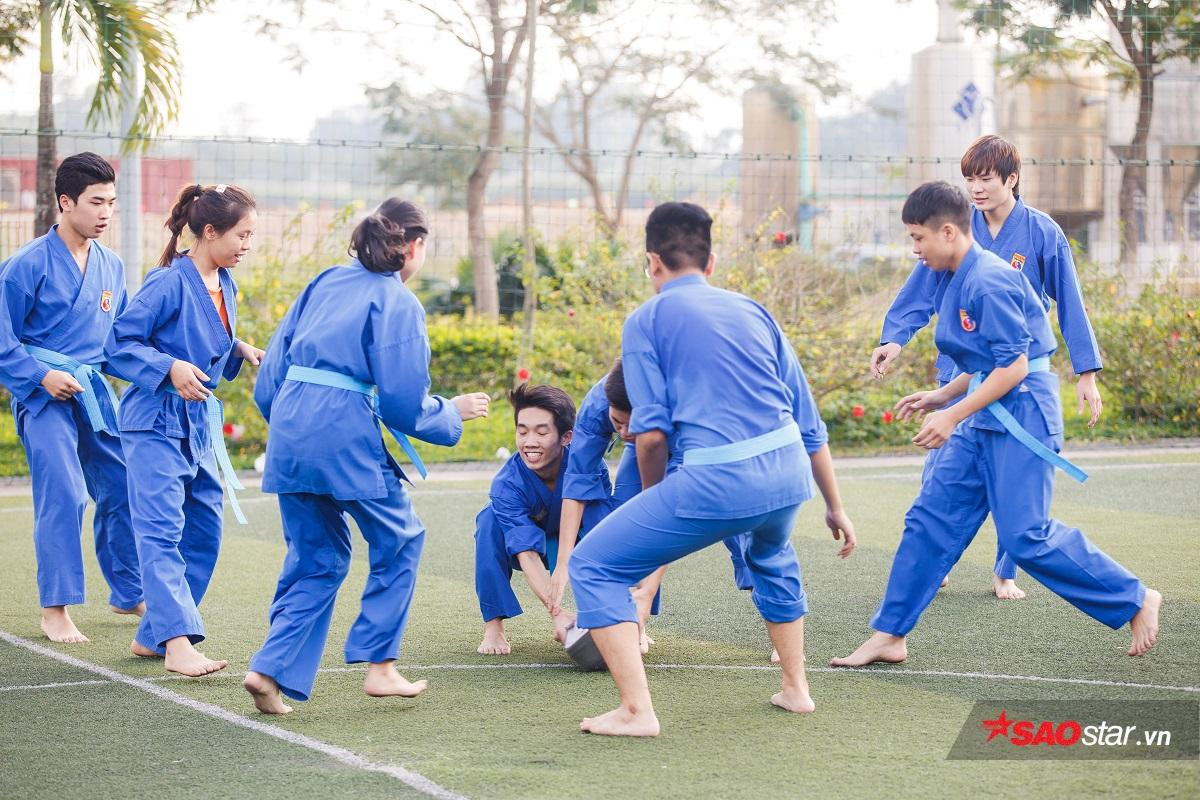 Từ vụ nữ sinh đánh bại cướp nhờ võ VoVinam, tìm hiểu ngay những chiêu võ tuyệt kỹ này được dạy ở Đại học FPT Ảnh 12