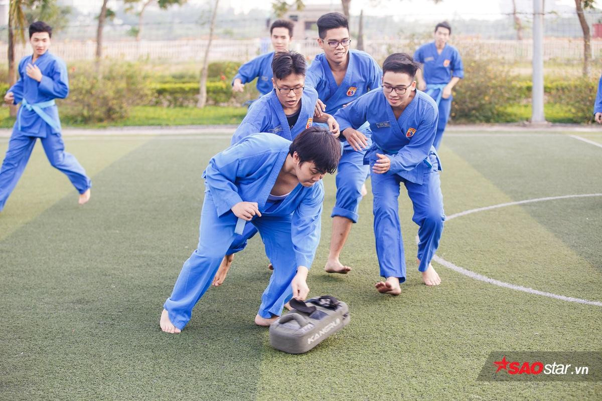 Từ vụ nữ sinh đánh bại cướp nhờ võ VoVinam, tìm hiểu ngay những chiêu võ tuyệt kỹ này được dạy ở Đại học FPT Ảnh 13