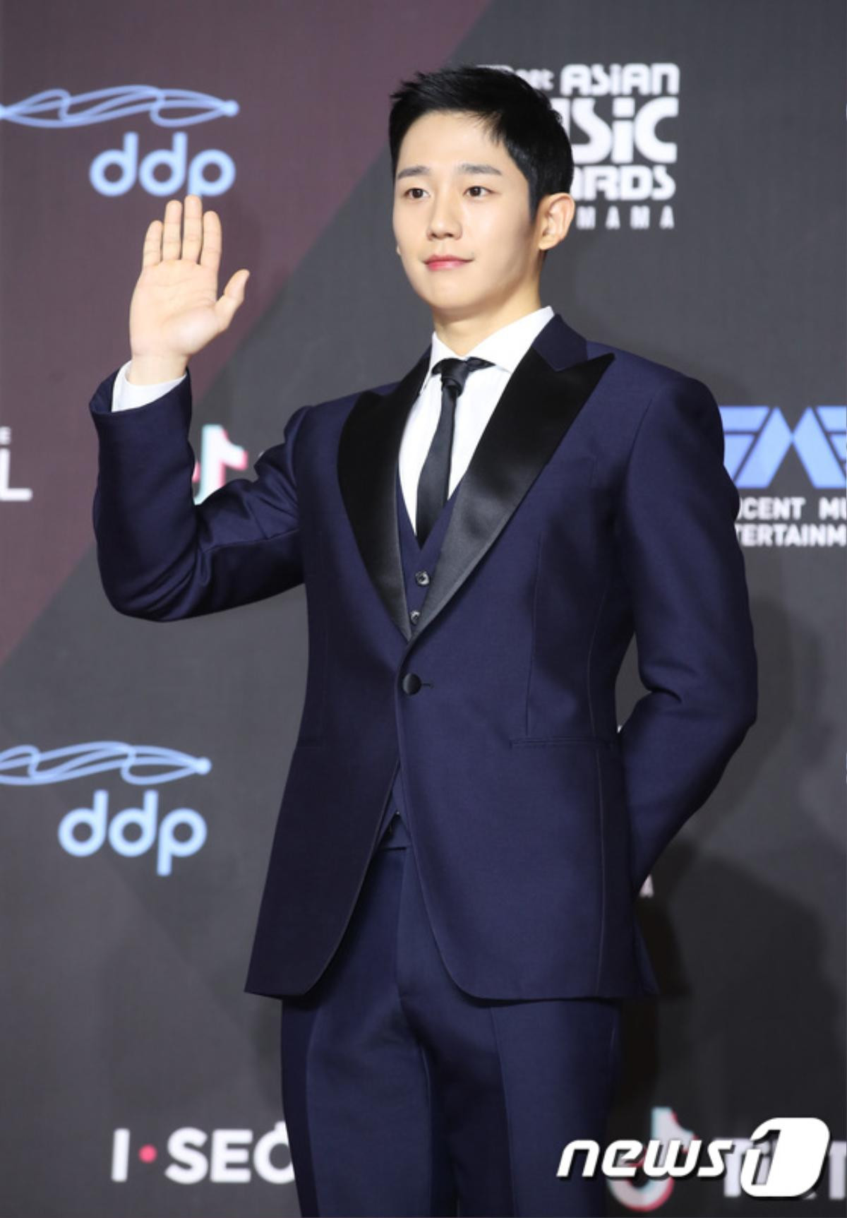 Thảm đỏ 'MAMA 2018': Jung Hae In, Kim So Hyun - Lee Ki Woo và Ji Soo tỏa sáng cùng Wanna One Ảnh 6