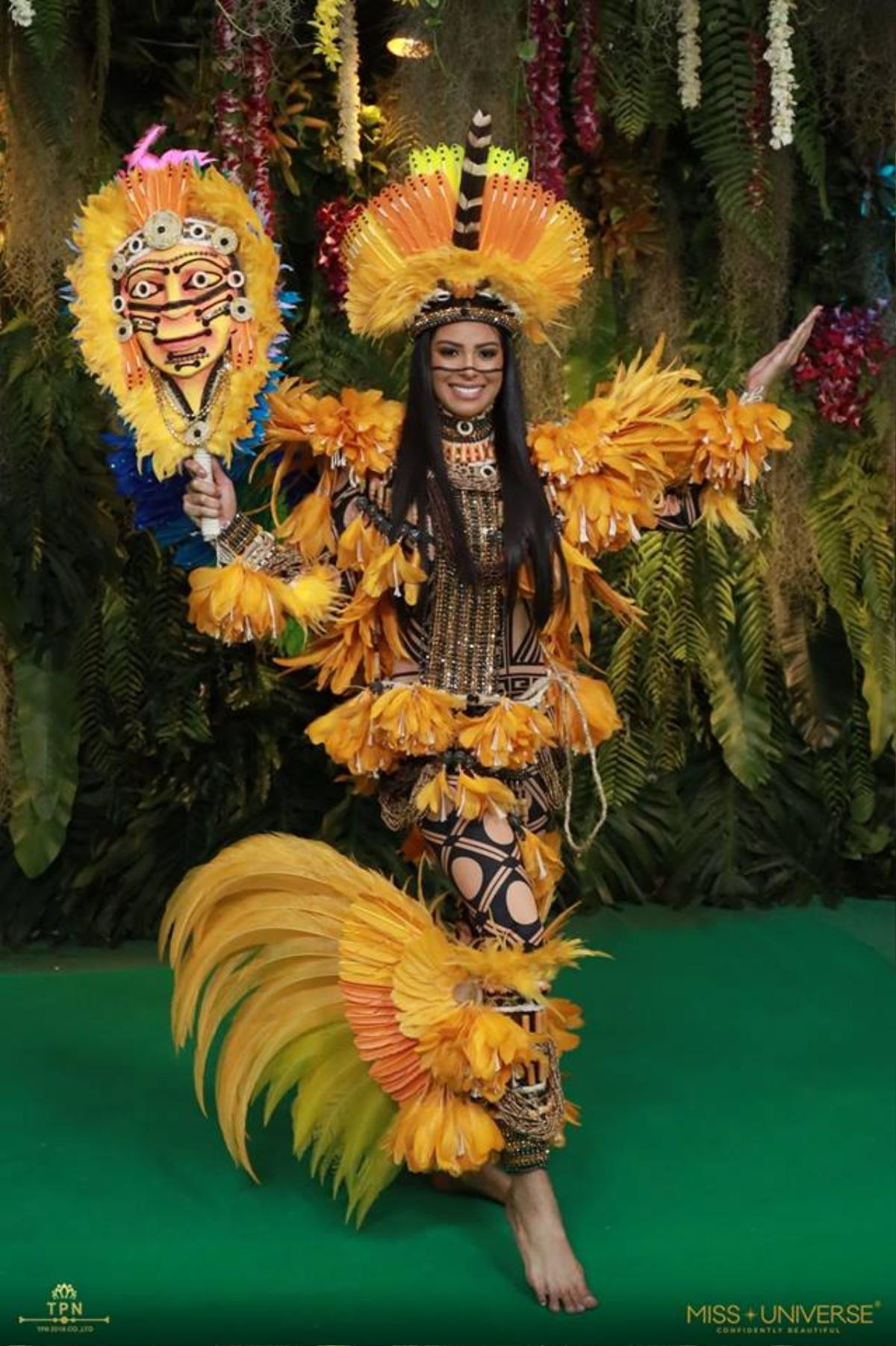 National Costume Miss Universe 2018: Khi Hoa hậu mang ‘đặc sản’ lên sân khấu trình diễn Ảnh 4