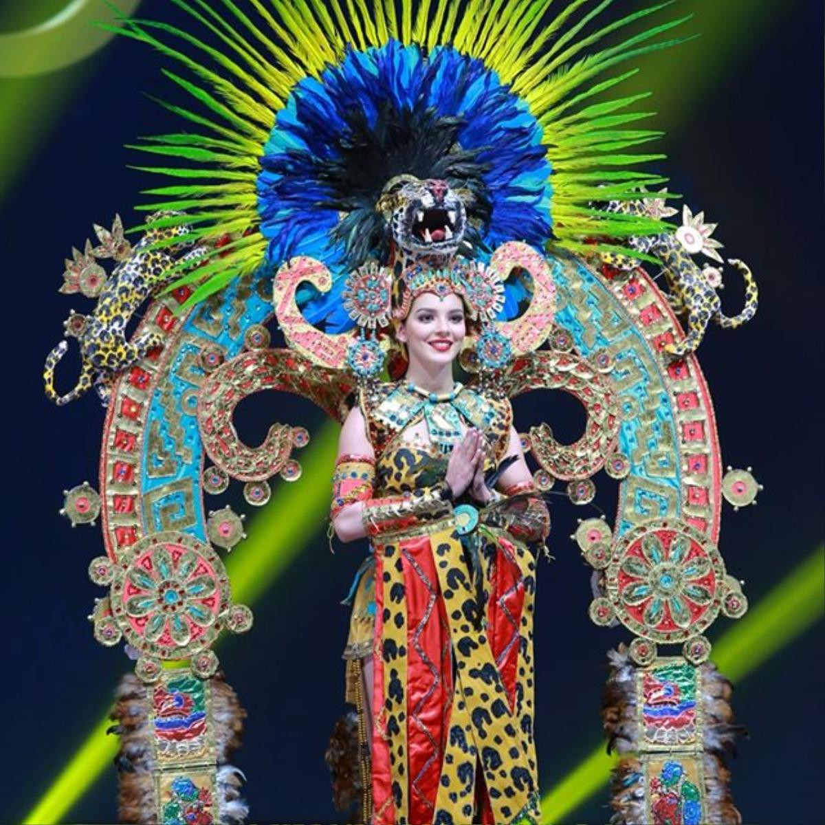 Tin vui cho fan Việt, Bánh Mì lọt Top 15 tranh giải Best National Costume Ảnh 14