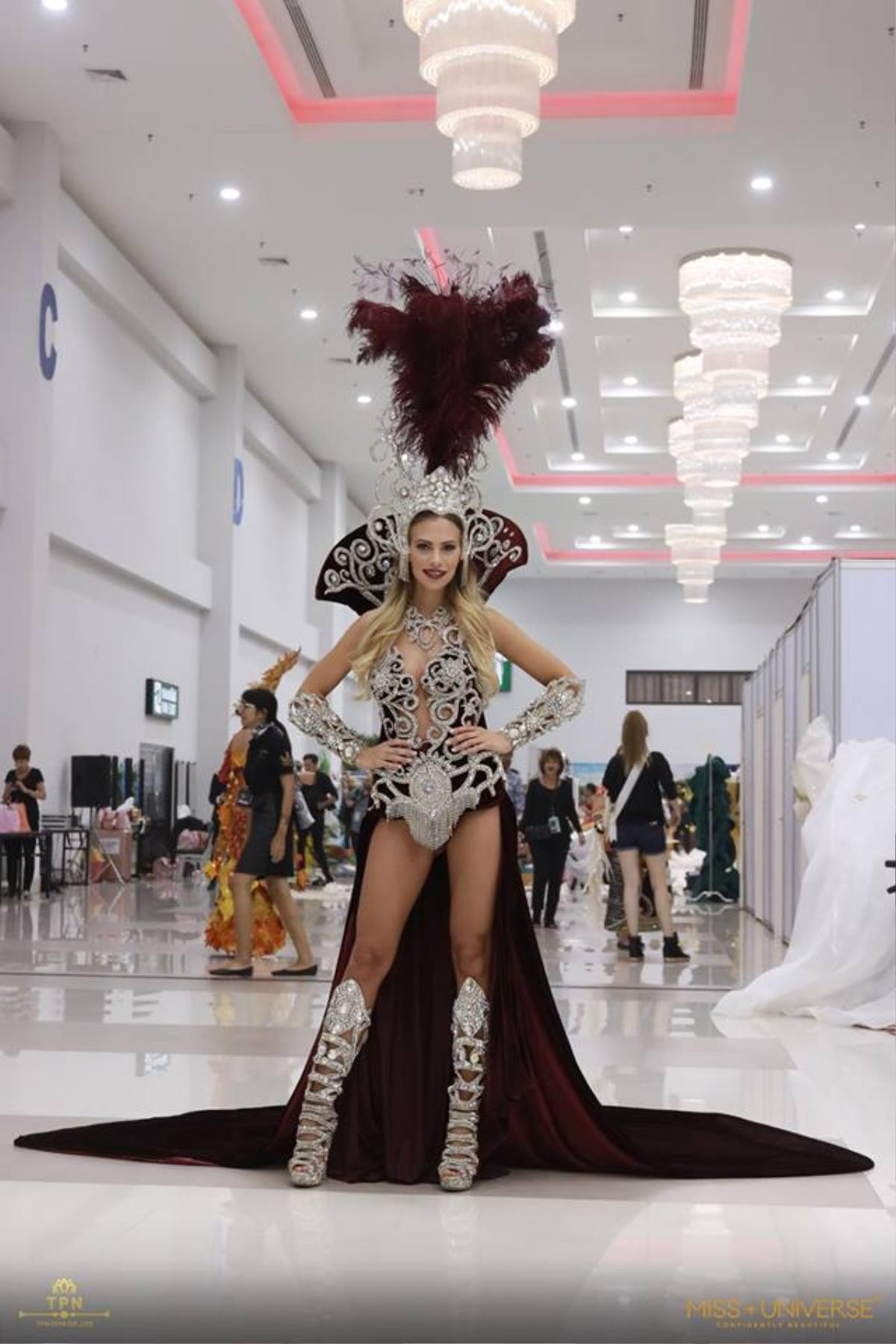 Khi sân khấu National Costume Universe 2018 biến thành… Victoria’s Secret Show? Ảnh 15