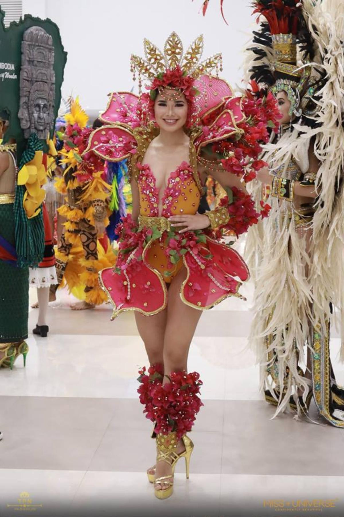 Khi sân khấu National Costume Universe 2018 biến thành… Victoria’s Secret Show? Ảnh 17