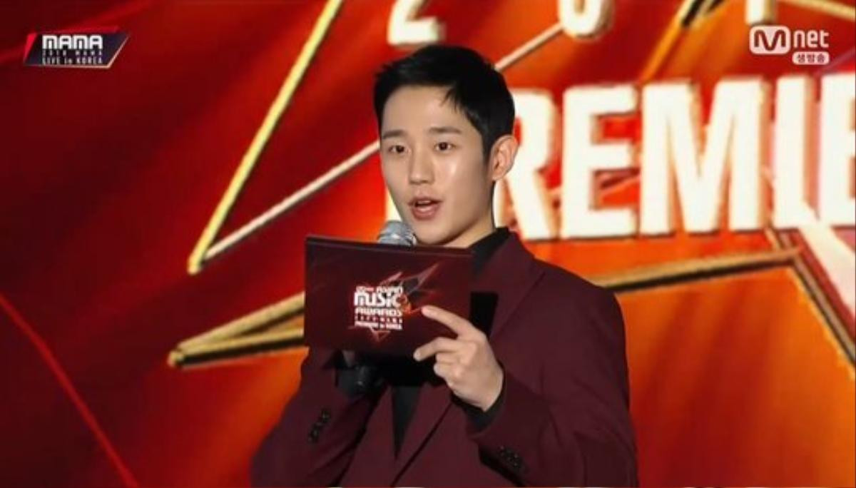 Yoo Seung Ho mở tài khoản Instagram, Jung Hae In bị chê làm MC dở hơn Park Bo Gum - Song Joong Ki tại 'MAMA 2018' Ảnh 8