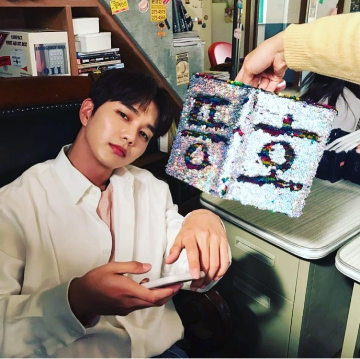 Yoo Seung Ho mở tài khoản Instagram, Jung Hae In bị chê làm MC dở hơn Park Bo Gum - Song Joong Ki tại 'MAMA 2018' Ảnh 3