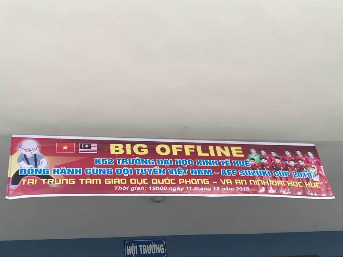 Trường Đại học Kinh tế Huế tổ chức big offline theo dõi trận đấu cực hoành tráng cho sinh viên Ảnh 2