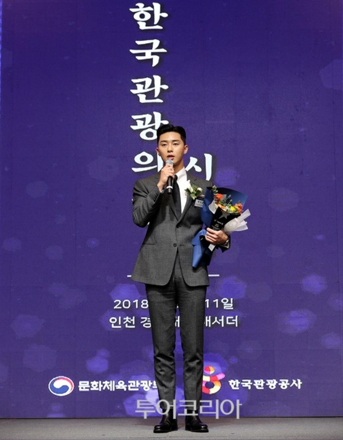 Park Seo Joon thắng giải thưởng lớn tại '2018 Star Of Korean Tourism Award' cho phim 'Thư ký Kim sao thế?' Ảnh 4