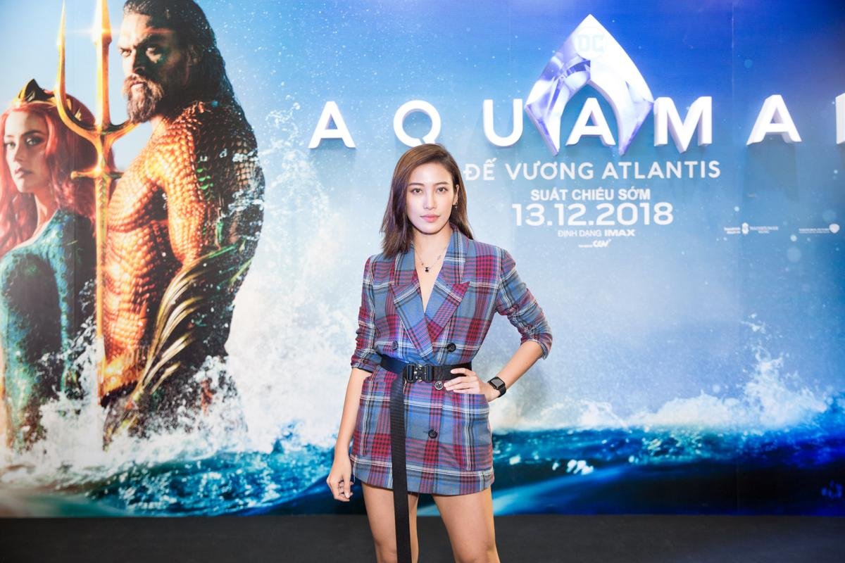 Minh Tú 'đốt mắt' bởi áo ren xuyên thấu kết hợp với phong cách menswear tại họp báo phim 'Aquaman' Ảnh 14