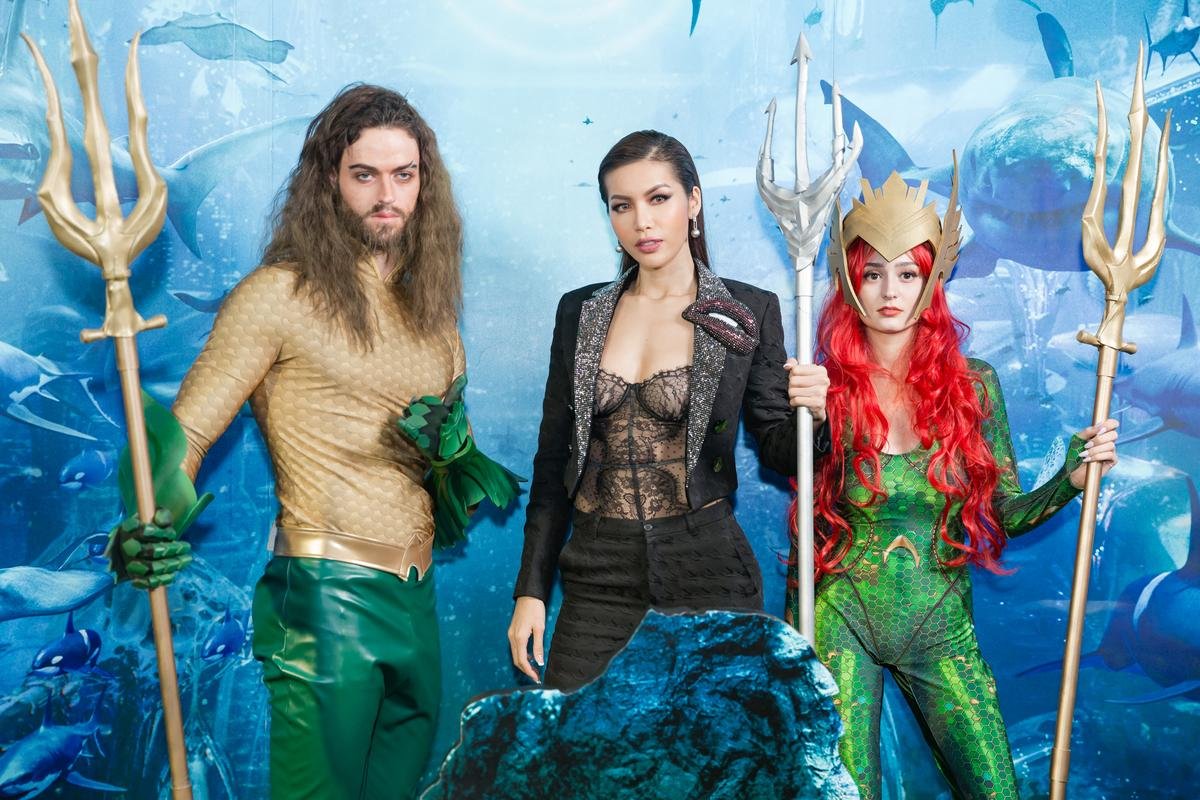 Minh Tú 'đốt mắt' bởi áo ren xuyên thấu kết hợp với phong cách menswear tại họp báo phim 'Aquaman' Ảnh 8