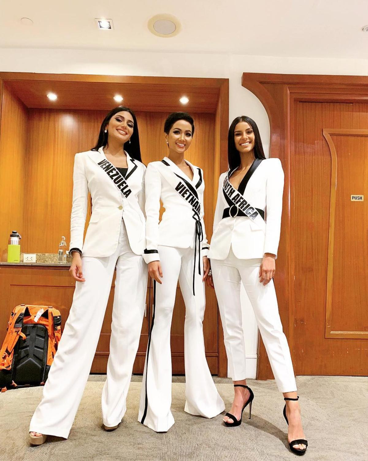 H’Hen Niê luôn biết cách ‘chặt đẹp’ dàn thí sinh 'nặng ký' tại Miss Universe 2018 Ảnh 1