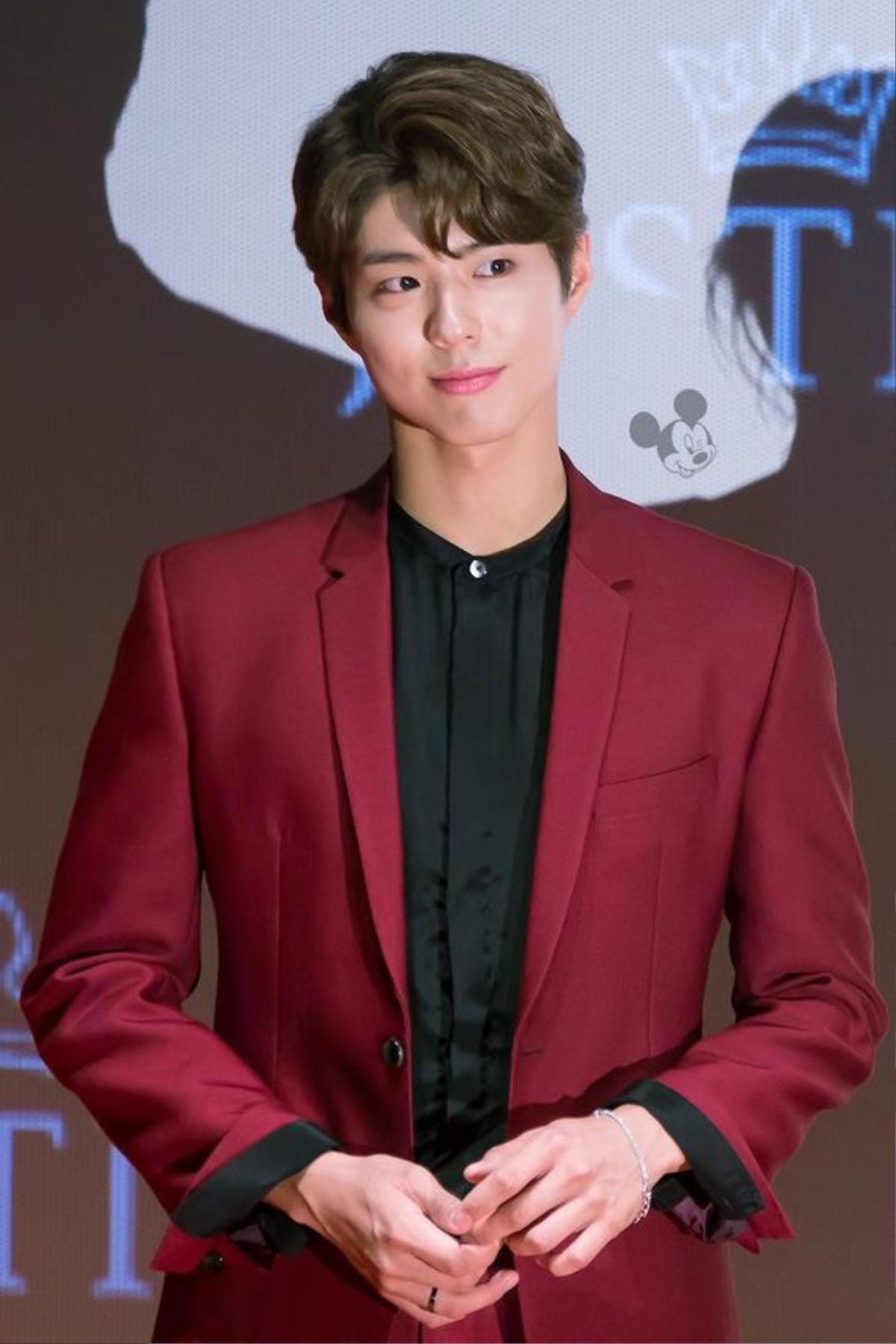 Cư dân mạng không ngớt lời khen ngợi Park Bo Gum khi anh làm MC cho MAMA 2018: 'Hãy trao cho anh ấy giải MC hay nhất' Ảnh 7