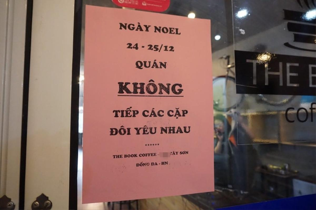 Chủ quán cafe treo thông báo tuyên bố 'không tiếp các đôi yêu nhau ngày Noel' khiến dân FA hả lòng hả dạ Ảnh 2