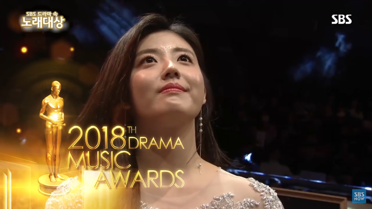 SBS Drama Music Awards 2018: Phản ứng của Lee Jong Suk, Ji Sung khi nghe Jang Nara, Shin Hye Sun - Lee Min Jung hát Ảnh 13