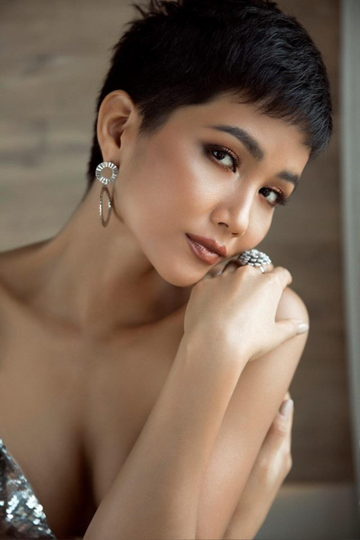 Click xem ngay: H'Hen Niê hé lộ câu hỏi nhận được trong phần thi Closed-Interview tại Miss Universe 2018 Ảnh 3