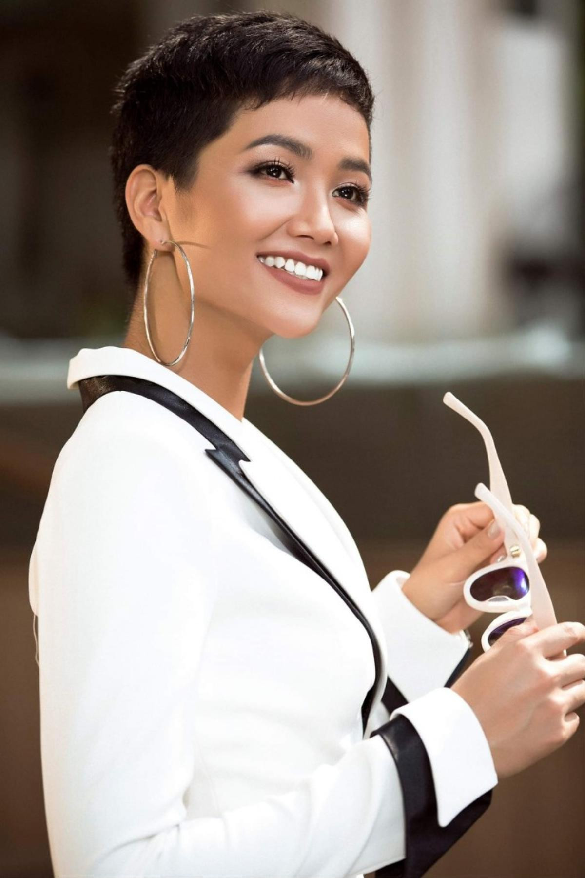 Click xem ngay: H'Hen Niê hé lộ câu hỏi nhận được trong phần thi Closed-Interview tại Miss Universe 2018 Ảnh 2