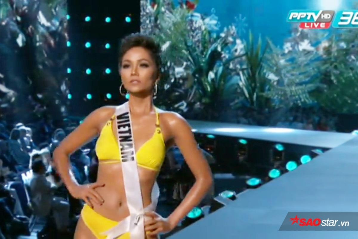 H'Hen Niê diện bikini vàng rực thi Miss Universe: Catwalk - Thần thái không thua một ai! Ảnh 5