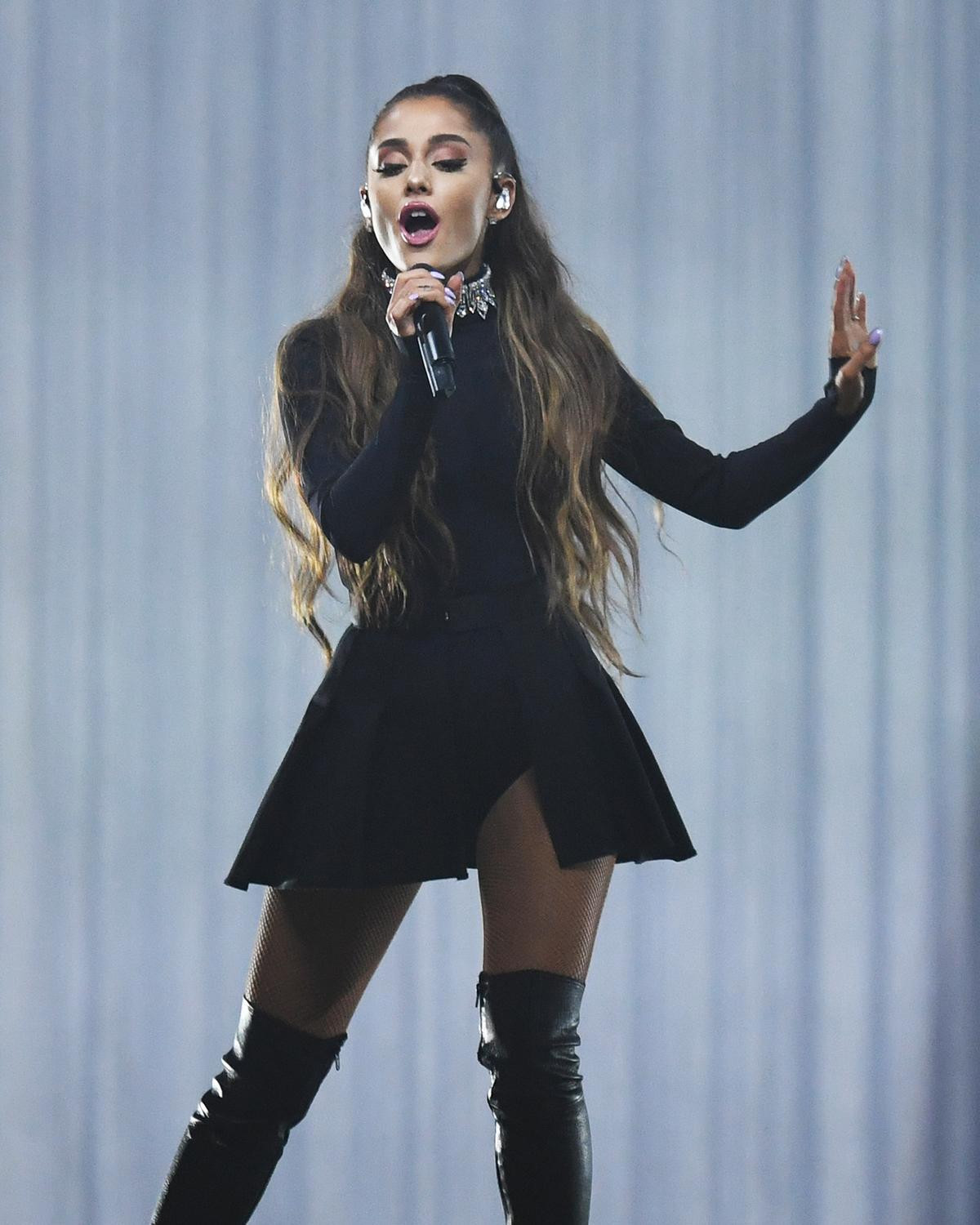 Bài mới của  Ariana Grande hay nhưng… chẳng khác gì Thank U, Next Ảnh 2