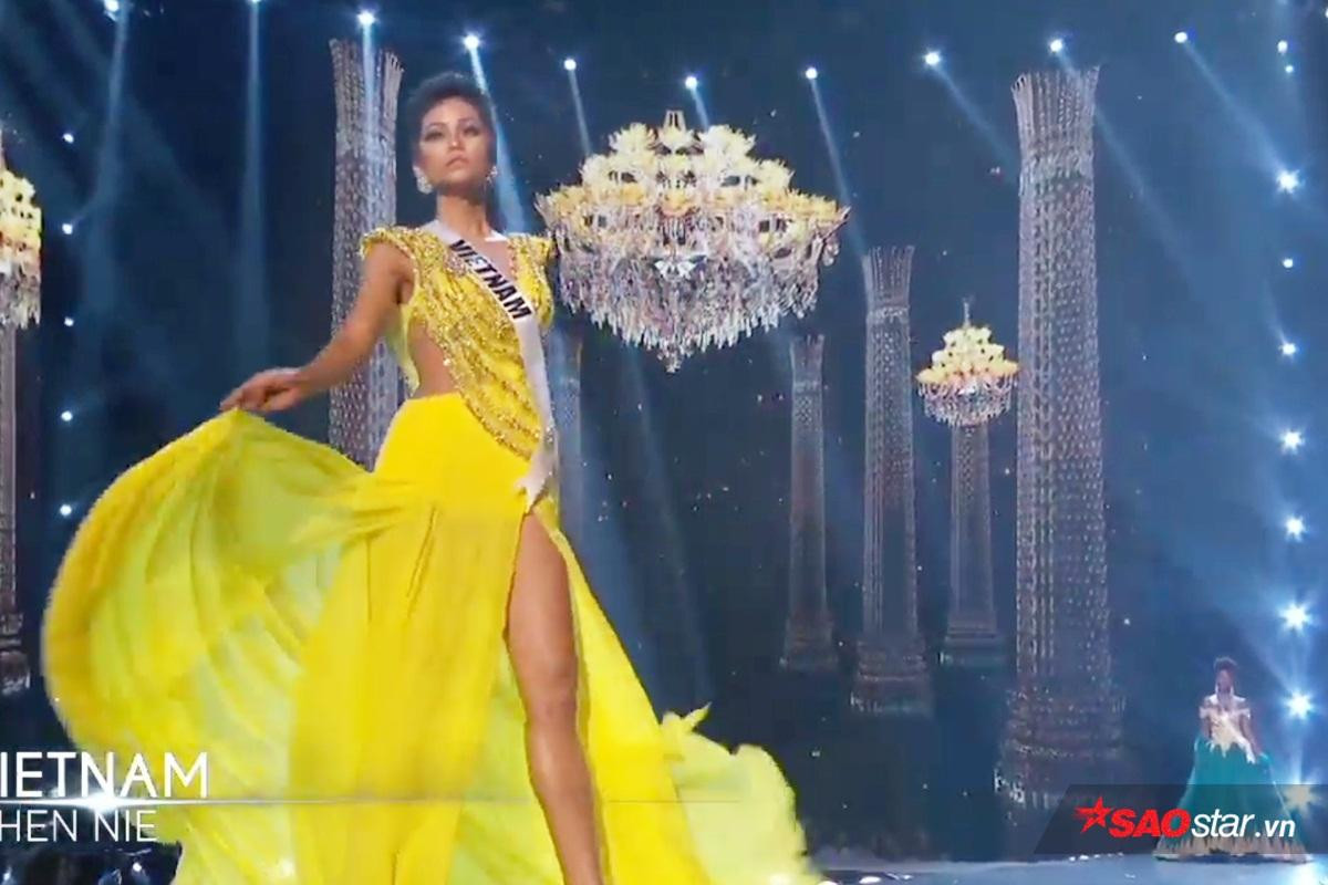 H'Hen Niê tung váy thi Trang phục dạ hội: Ngôi sao vàng Việt Nam 'chiếm trọn spotlight' Miss Universe Ảnh 4