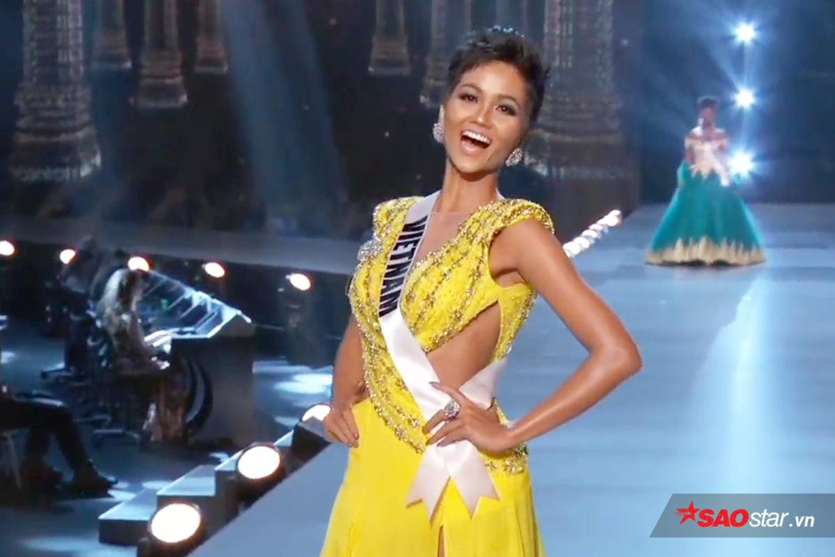 H'Hen Niê tung váy thi Trang phục dạ hội: Ngôi sao vàng Việt Nam 'chiếm trọn spotlight' Miss Universe Ảnh 5