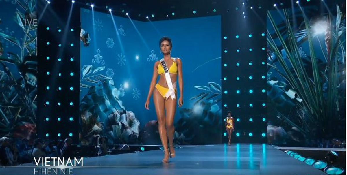 Hoa hậu Ấn Độ lộ ngực vì diễn quá sung tại bán kết Miss Universe 2018 Ảnh 8