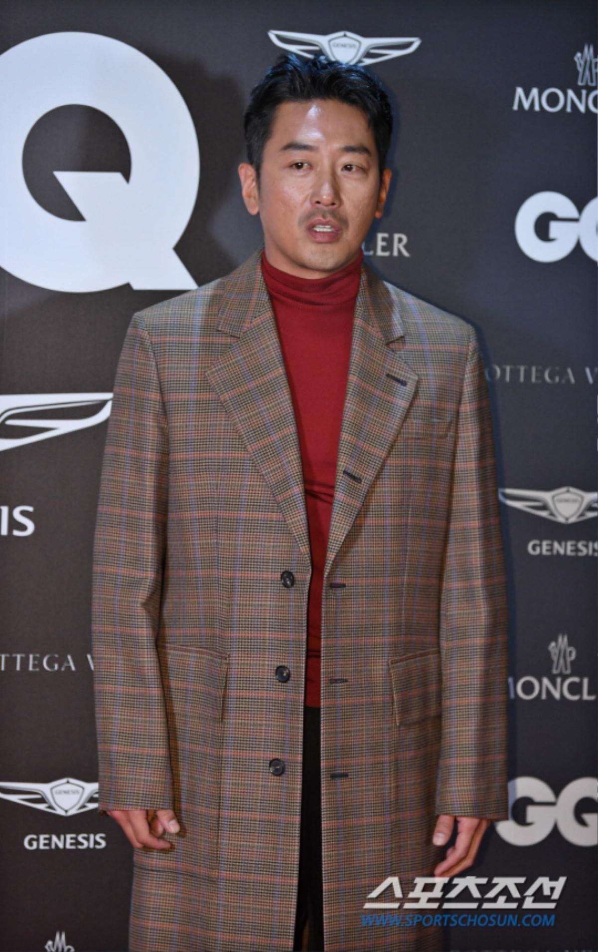 Thảm đỏ 'GQ NIGHT 2018': Ha Jung Woo - Lee Dong Wook tạo thần sắc 'thần chết', Cha Eun Woo đẹp hơn hoa Ảnh 4