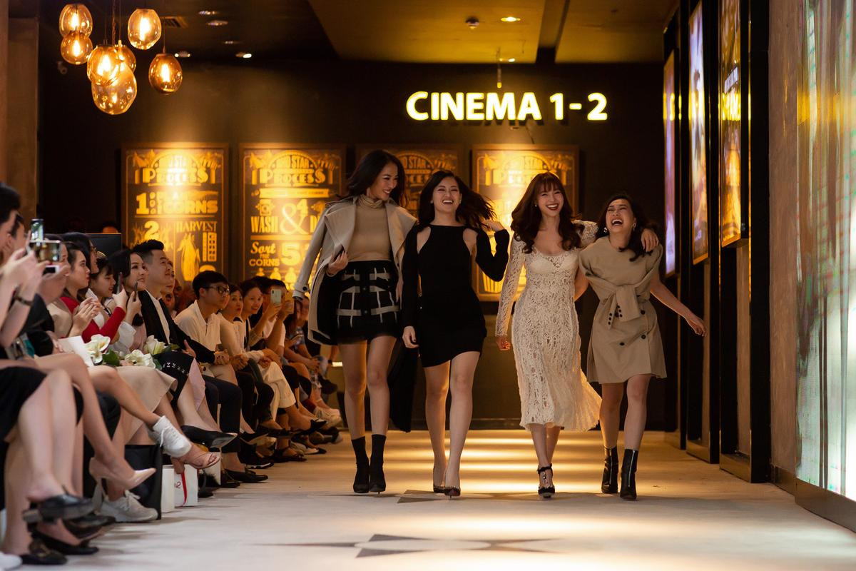 Ninh Dương Lan Ngọc làm vedette, quậy tưng cùng hội 'gái già' trên sàn catwalk Ảnh 8