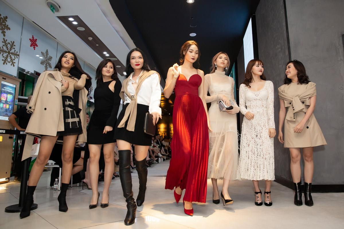 Ninh Dương Lan Ngọc làm vedette, quậy tưng cùng hội 'gái già' trên sàn catwalk Ảnh 11