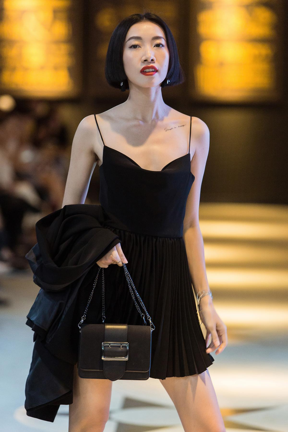 Ninh Dương Lan Ngọc làm vedette, quậy tưng cùng hội 'gái già' trên sàn catwalk Ảnh 18