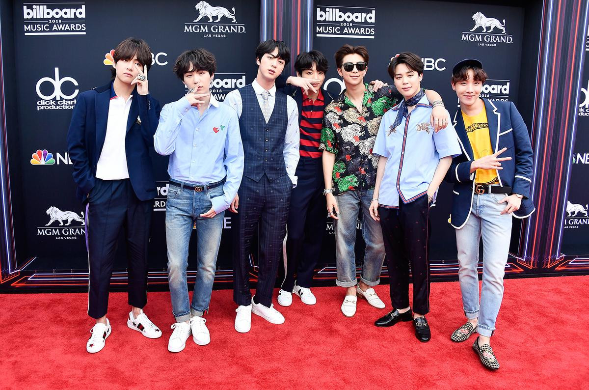 BTS đồng loạt diện nguyên bộ sưu tập của Dior càn quét thảm đỏ MAMA 2018 Ảnh 10