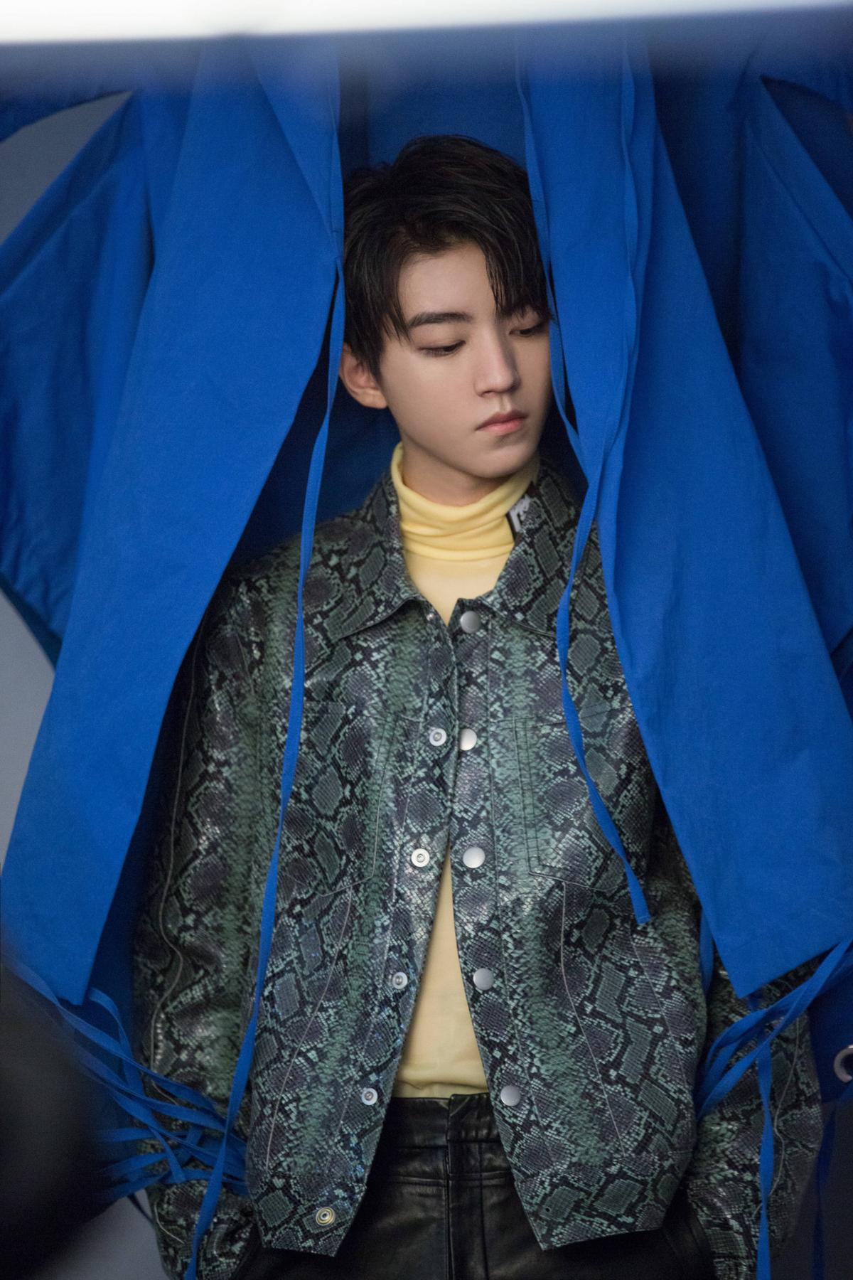 Ảnh tạp chí 2019 của Vương Tuấn Khải (TFBOYS): Chàng trai đến từ dải ngân hà luôn tỏa sáng Ảnh 10