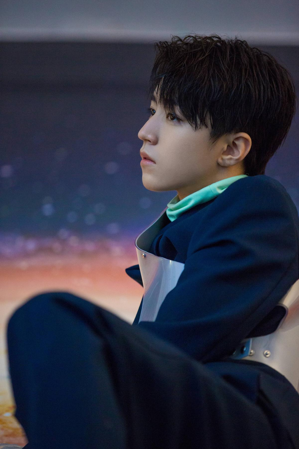 Ảnh tạp chí 2019 của Vương Tuấn Khải (TFBOYS): Chàng trai đến từ dải ngân hà luôn tỏa sáng Ảnh 2