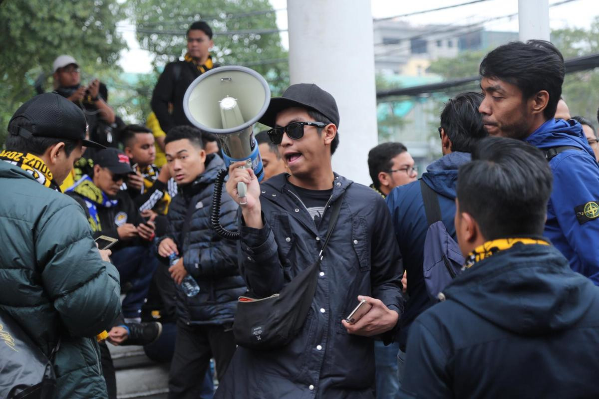 CĐV Malaysia mang kèn trống diễu hành quanh Hà Nội cổ vũ đội nhà trong trận chung kết lượt về AFF Cup Ảnh 5