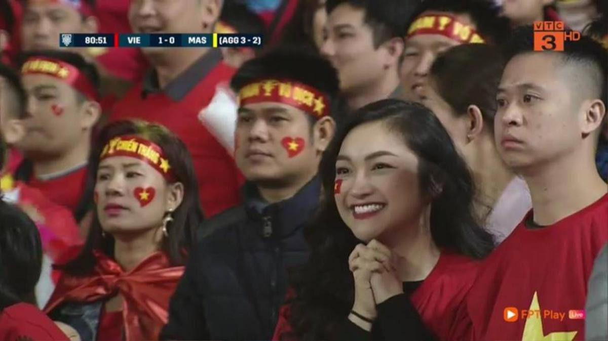 'Biệt tài' của nhà đài Việt tại AFF Cup 2018: Quay hình đẳng cấp và săm soi 'hot girl' trên khán đài không ai bằng Ảnh 2