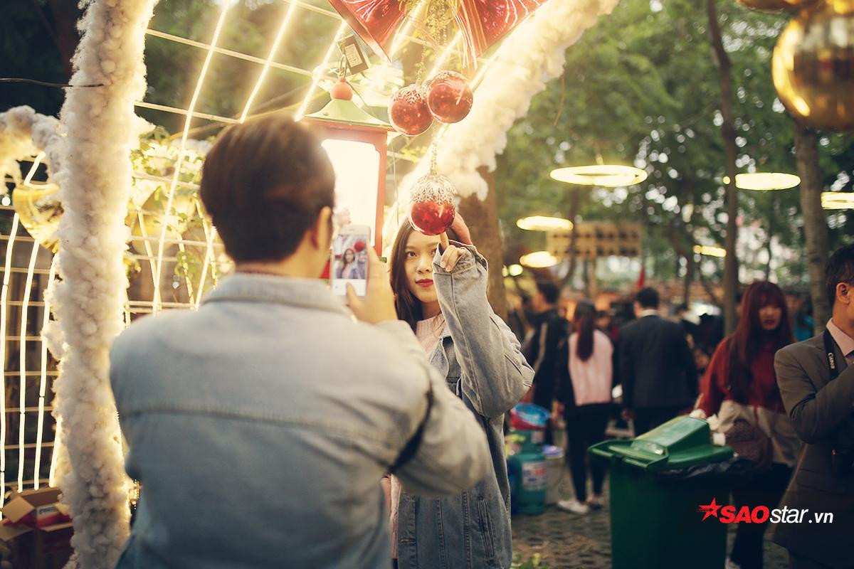 Ngỡ ngàng vườn Giáng sinh đẹp như trong cổ tích xuất hiện ở khuôn viên Đại học nổi tiếng Hà Nội Ảnh 10