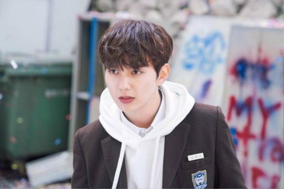 'Bok Soo trở về' tập 3: Yoo Seung Ho 1 chọi 5 bảo vệ Park Ah In khiến cô nàng 'đổ' ngay lập tức Ảnh 6