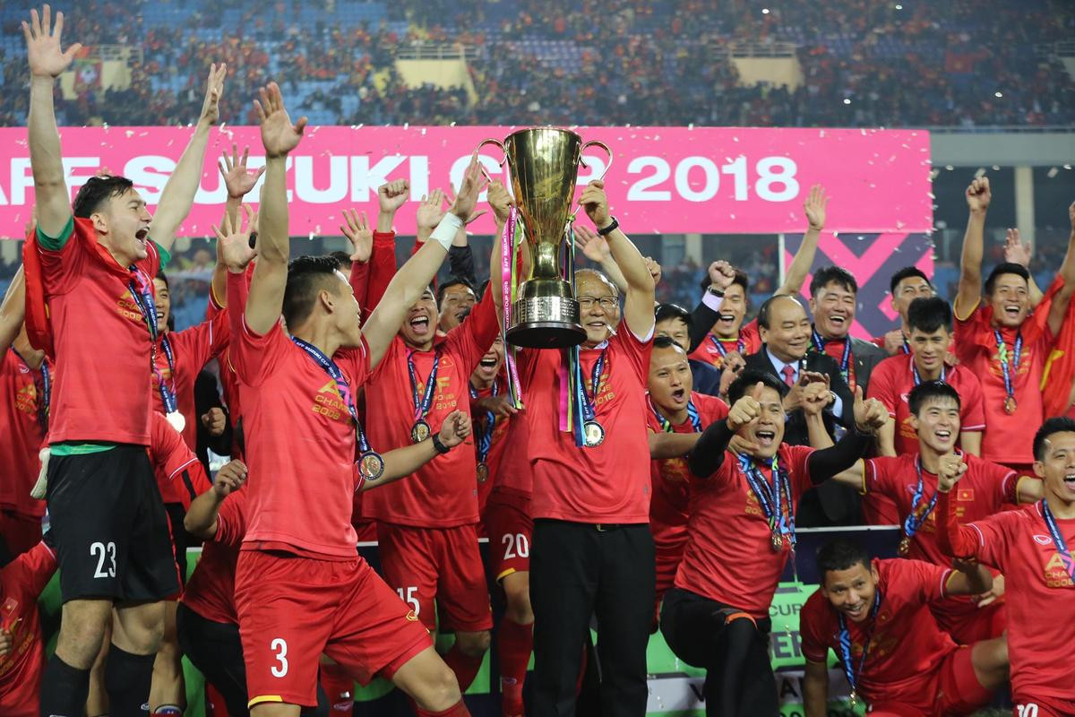 Nhìn lại 10 khoảnh khắc 'vàng' ấn tượng nhất trong đêm chung kết AFF Cup 2018 Ảnh 5