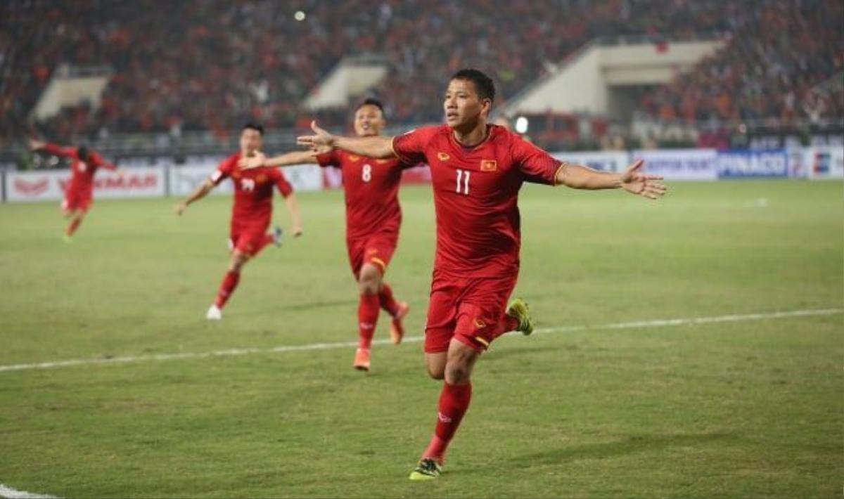 Nhìn lại 10 khoảnh khắc 'vàng' ấn tượng nhất trong đêm chung kết AFF Cup 2018 Ảnh 1