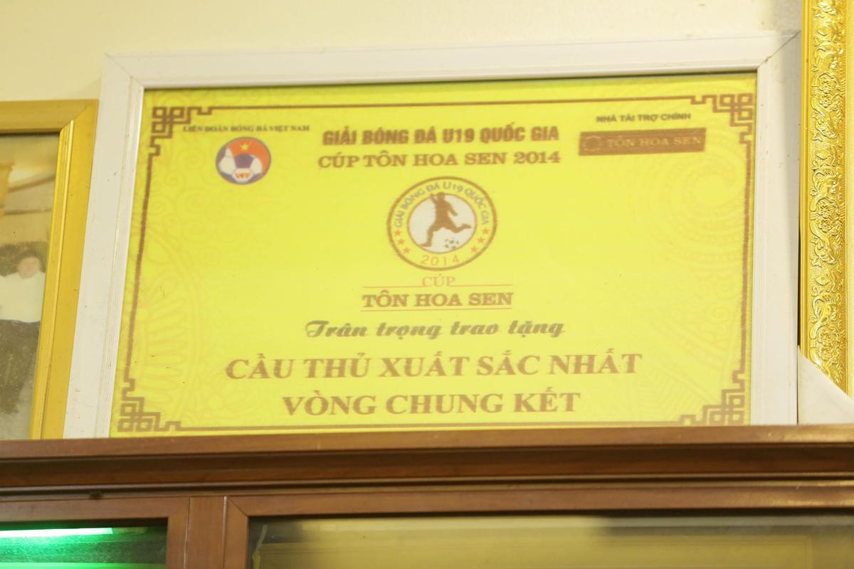 Choáng với gia tài 'khủng' với những thành tích và huy chương trên sân cỏ của Quang Hải khi chỉ mới 21 tuổi Ảnh 4