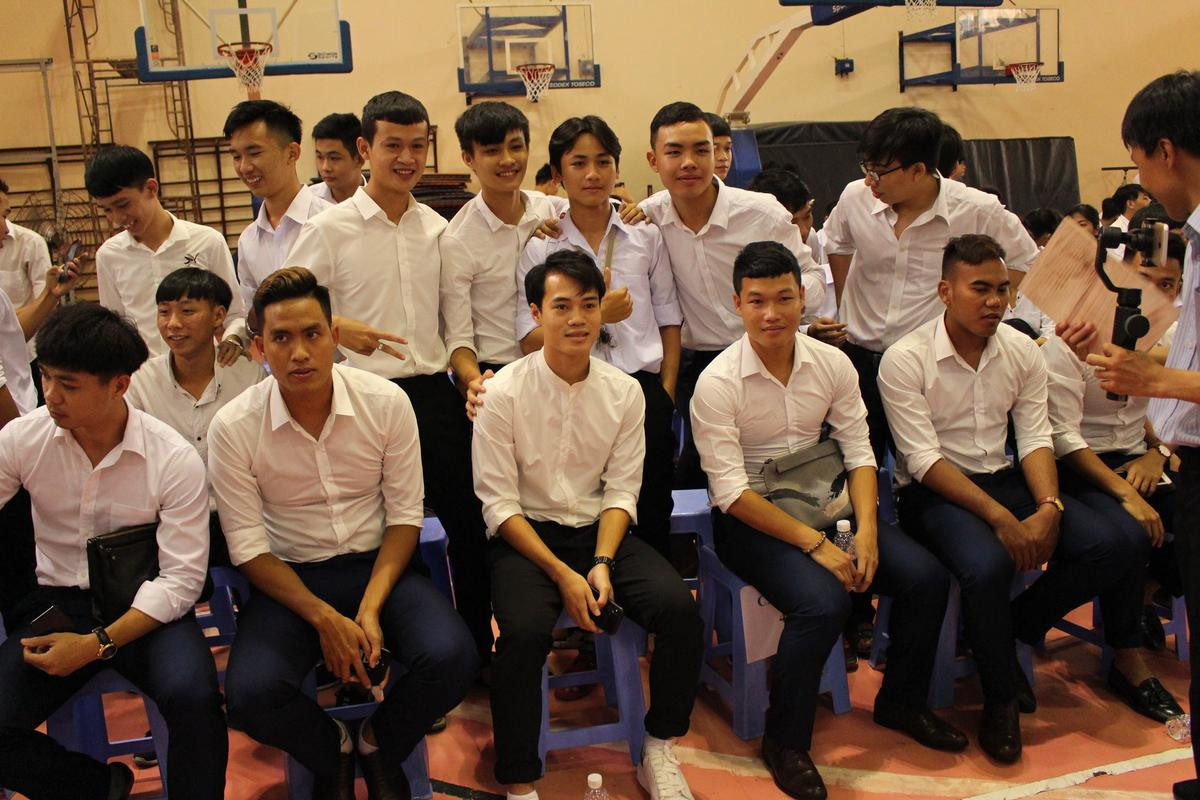 Sau khi vô địch AFF Cup, mái nhà thứ hai này của hàng loạt cầu thủ chính là Đại học nổi tiếng nhất Việt Nam Ảnh 4