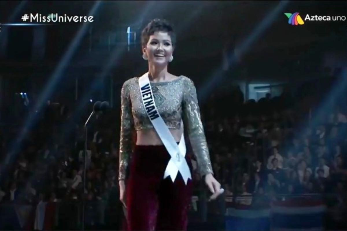 Giữa 'trùng khơi' váy ngắn, H'Hen Niê tiến thẳng Top 5 Miss Universe với món đồ này Ảnh 2