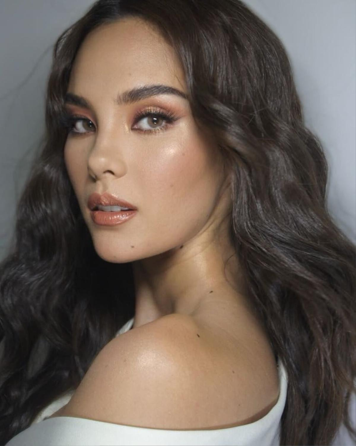 Soi mặt mộc đẹp không tì vết của Miss Universe 2018 - Catriona Gray Ảnh 6